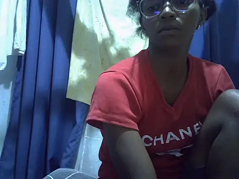 Snapshot of ElianeHot chatting on 04.02.26 ElianeHot online show from 04.02.26