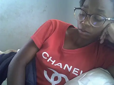Snapshot of ElianeHot chatting on 04.04.26 ElianeHot online show from 04.04.26