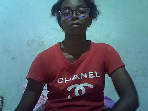 Snapshot of ElianeHot chatting on 04.15.26 ElianeHot online show from 04.15.26