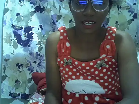 Snapshot of ElianeHot chatting on 06.02.26 ElianeHot online show from 06.02.26