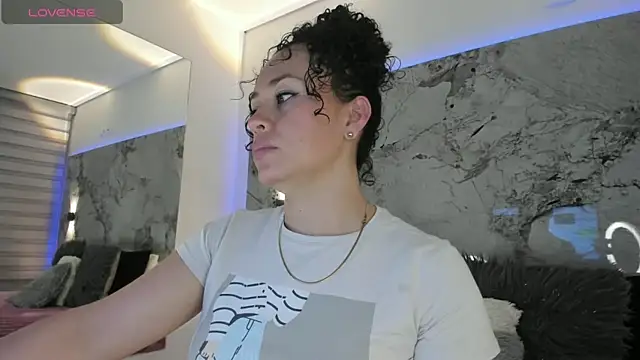 LIZ HOLMES online show from 09.19.25