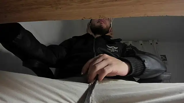 Snapshot of s_sven03 chatting on 12.19.24 s sven03 online show from 12.19.24