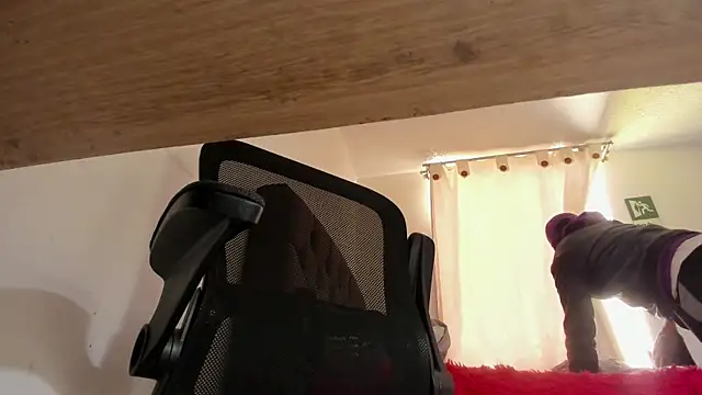 Snapshot of s_sven03 chatting on 01.12.25 s sven03 online show from 01.12.25