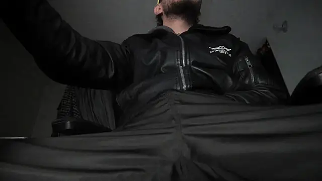 Snapshot of s_sven03 chatting on 09.18.25 s sven03 online show from 09.18.25