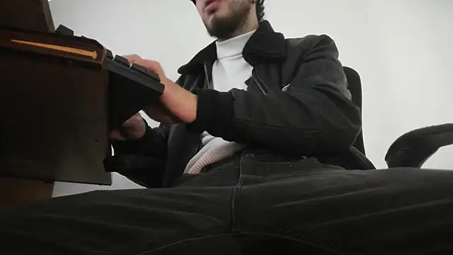 Snapshot of s_sven03 chatting on 10.17.25 s sven03 online show from 10.17.25