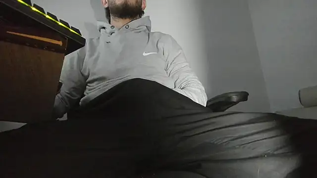 Snapshot of s_sven03 chatting on 10.27.25 s sven03 online show from 10.27.25