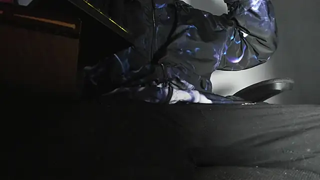 Snapshot of s_sven03 chatting on 10.31.25 s sven03 online show from 10.31.25