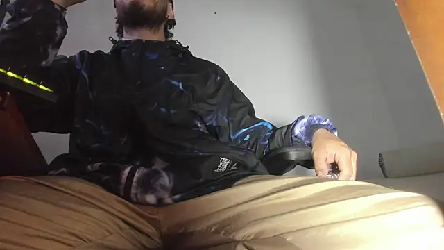 Snapshot of s_sven03 chatting on 11.04.25 s sven03 online show from 11.04.25