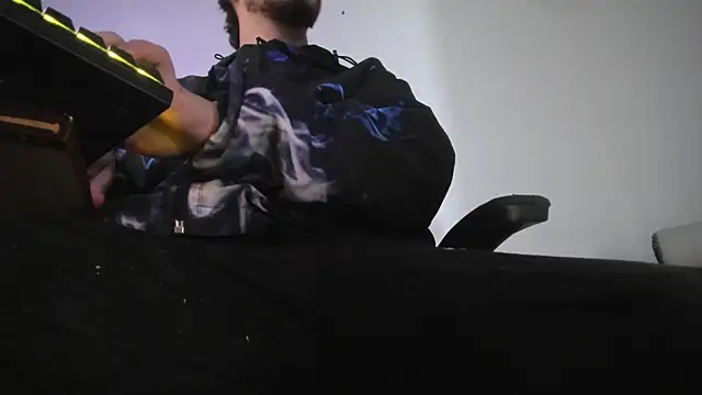 Snapshot of s_sven03 chatting on 11.10.25 s sven03 online show from 11.10.25