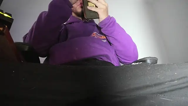 Snapshot of s_sven03 chatting on 11.11.25 s sven03 online show from 11.11.25