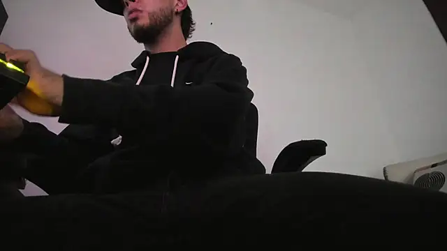 Snapshot of s_sven03 chatting on 11.13.25 s sven03 online show from 11.13.25