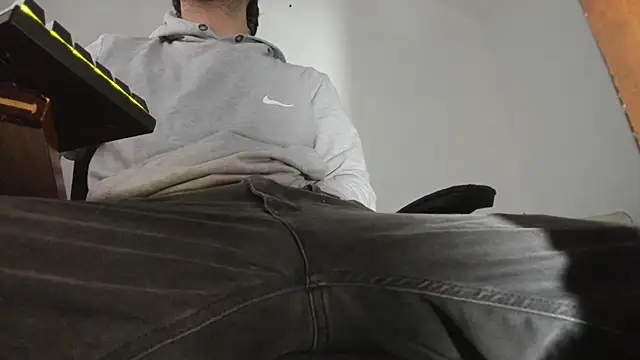 Snapshot of s_sven03 chatting on 11.16.25 s sven03 online show from 11.16.25