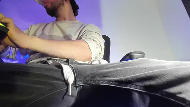 Snapshot of s_sven03 chatting on 11.25.25 s sven03 online show from 11.25.25