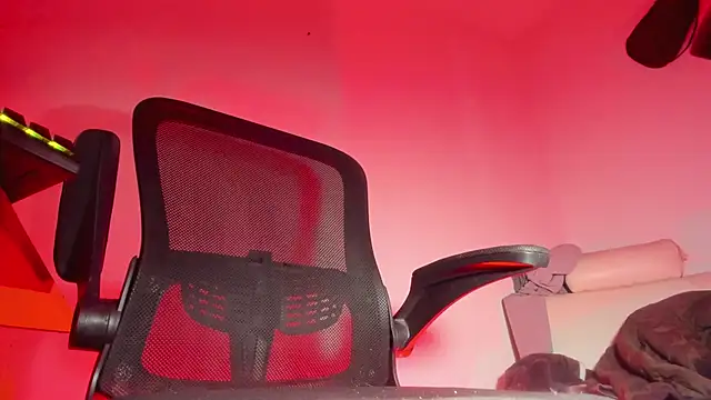 Snapshot of s_sven03 chatting on 11.26.25 s sven03 online show from 11.26.25