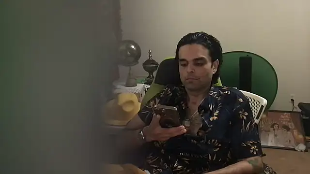 Snapshot of GForceSavage chatting on 11.18.25 GForceSavage online show from 11.18.25