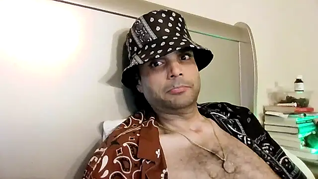 Snapshot of GForceSavage chatting on 11.20.25 GForceSavage online show from 11.20.25