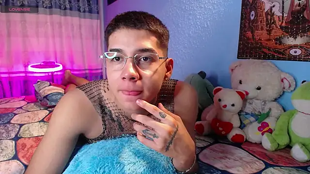 Snapshot of mexican_cum chatting on 04.28.26 mexican cum online show from 04.28.26