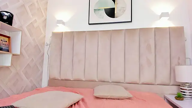 Snapshot of Anniie_Queen chatting on 11.30.25 Anniie Queen online show from 11.30.25