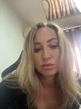 Snapshot of goddeesssssss chatting on 12.04.25 goddeesssssss online show from 12.04.25