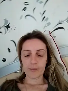 Snapshot of SophyGirl chatting on 03.18.26 SophyGirl online show from 03.18.26