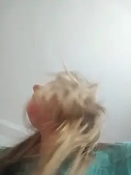 Snapshot of SophyGirl chatting on 03.21.26 SophyGirl online show from 03.21.26