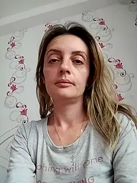 Snapshot of SophyGirl chatting on 03.24.26 SophyGirl online show from 03.24.26