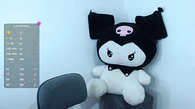 Snapshot of majabloom_ chatting on 11.04.25 majabloom online show from 11.04.25