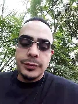 Snapshot of FeloBad chatting on 05.17.26 FeloBad online show from 05.17.26