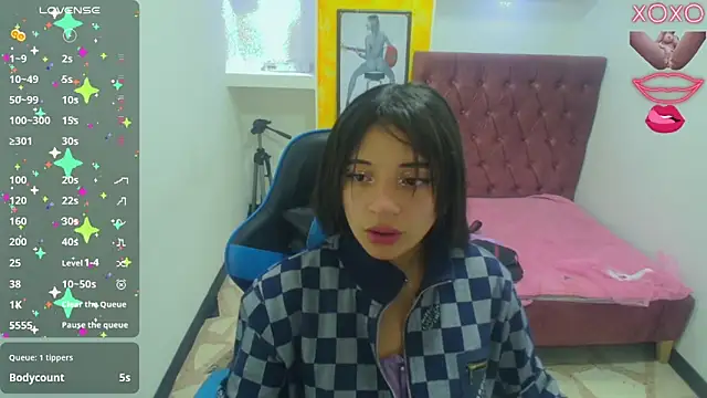 Snapshot of angelie_3 chatting on 10.19.25 angelie 3 online show from 10.19.25