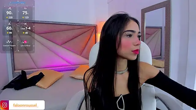 Snapshot of FaloonRoussel chatting on 01.11.25 FaloonRoussel online show from 01.11.25