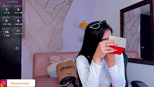 Snapshot of FaloonRoussel chatting on 01.24.25 FaloonRoussel online show from 01.24.25