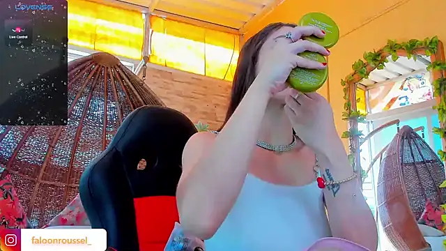 Snapshot of FaloonRoussel chatting on 02.10.25 FaloonRoussel online show from 02.10.25