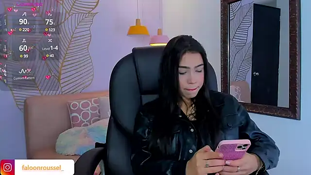 Snapshot of FaloonRoussel chatting on 02.17.25 FaloonRoussel online show from 02.17.25