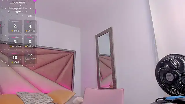 Snapshot of FaloonRoussel chatting on 09.23.25 FaloonRoussel online show from 09.23.25