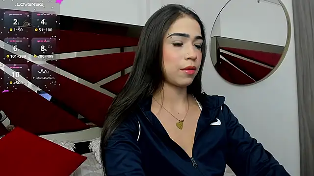 Snapshot of FaloonRoussel chatting on 09.28.25 FaloonRoussel online show from 09.28.25