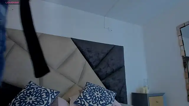 Snapshot of FaloonRoussel chatting on 10.01.25 FaloonRoussel online show from 10.01.25