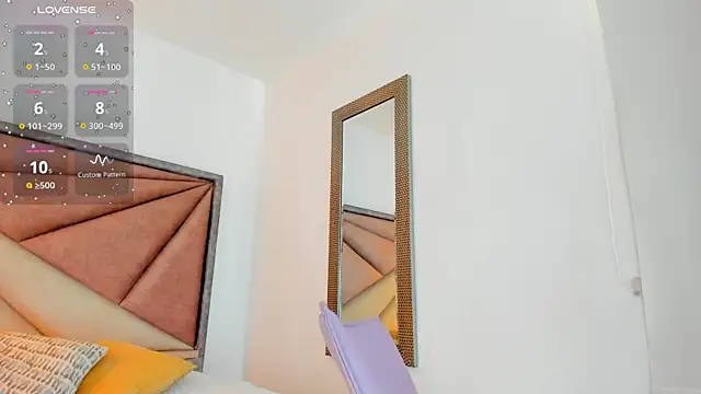 Snapshot of FaloonRoussel chatting on 10.16.25 FaloonRoussel online show from 10.16.25