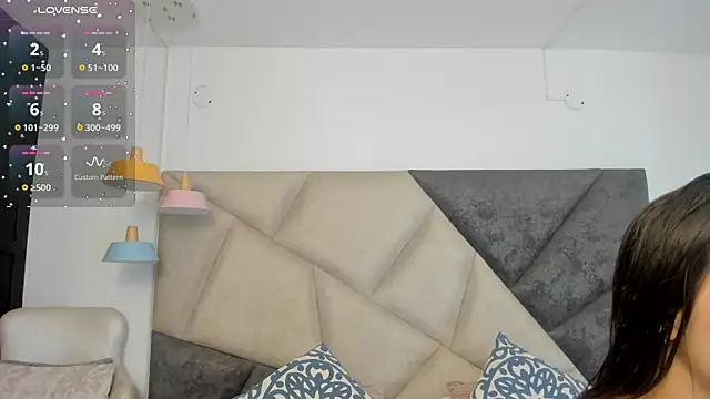 Snapshot of FaloonRoussel chatting on 10.20.25 FaloonRoussel online show from 10.20.25