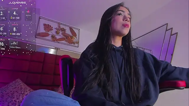 Snapshot of FaloonRoussel chatting on 10.25.25 FaloonRoussel online show from 10.25.25