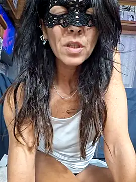 EmySkinny85 online show from 10.18.25