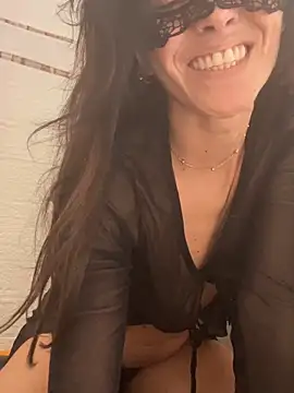 EmySkinny85 online show from 12.22.25