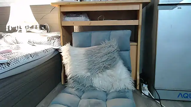 Snapshot of yang_hiii chatting on 03.05.25 yang hiii online show from 03.05.25