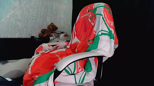 Teasing Molly online show from 09.26.25