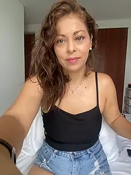 Snapshot of Anto_Naranjo chatting on 02.17.25 Anto Naranjo online show from 02.17.25