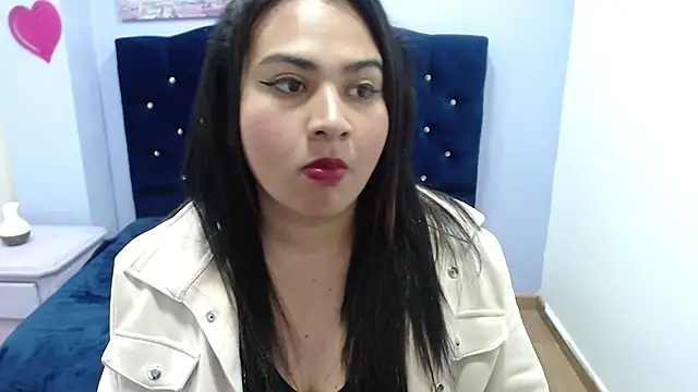 lucianaa 25 online show from 12.04.24