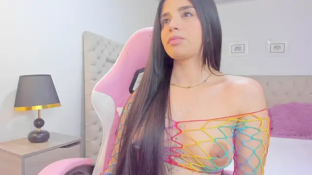 Snapshot of carlaperez_ chatting on 10.18.25 carlaperez online show from 10.18.25