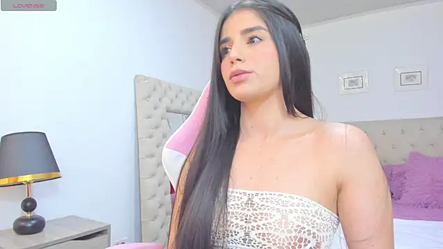 Snapshot of carlaperez_ chatting on 11.26.25 carlaperez online show from 11.26.25