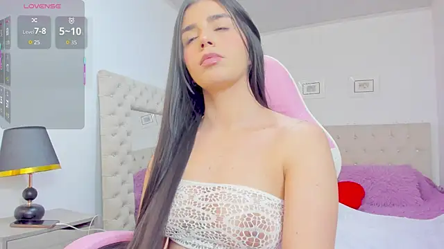 Snapshot of carlaperez_ chatting on 12.16.25 carlaperez online show from 12.16.25