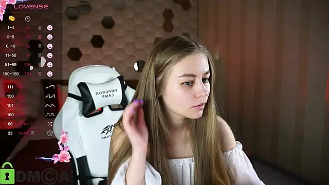 Snapshot of Polumna_cute chatting on 02.20.25 Polumna cute online show from 02.20.25