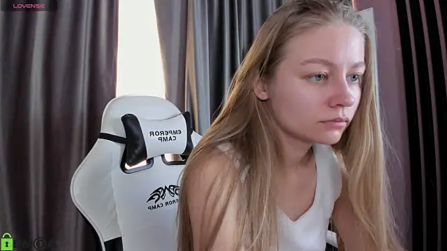 Snapshot of Polumna_cute chatting on 09.14.25 Polumna cute online show from 09.14.25